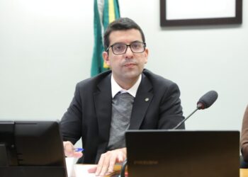 “O Bisturi na Mesa: Veterinários Enfrentam Prova de Fogo no Congresso”