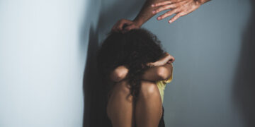 Esfaqueamento Brutal no Lar: A Luta de Uma Mulher Pelo Direito à Vida em Benedito Bentes, Maceió