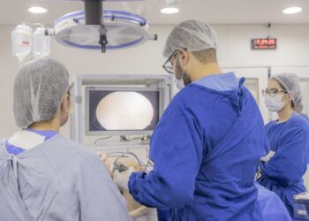 “O Bisturi que Corre Contra o Tempo: Como o Opera Paraná Transforma Vidas e Desafia a Morte”