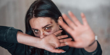 “O Machão da Mala e o Chute na Cara: Violência Doméstica Assombra Guarapuava”