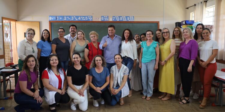 “Prefeito Denilson Baitala e Secretária de Educação Iniciam Ano Letivo com Visitas às Escolas de Guarapuava”