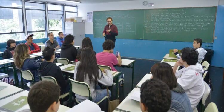 Revolução na Educação: Câmara Aprova Lei que Fim à Discriminação Escolar