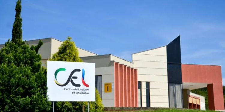 “Revolucione Seu Futuro: Matrículas Abertas no Centro de Línguas da Unicentro!”