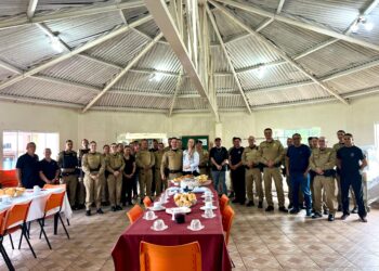 Uma Manhã de Celebração: O Aniversário do Capitão Zarperlon Ilumina o Batalhão 3º Sargento PM Ricieri Chagas
