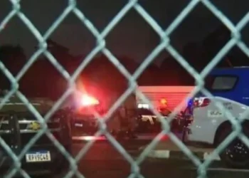“Os Senhores do Terror e Suas Armas Barulhentas: Invasão deixa 12 Mortos em Fazenda Coutos na Bahia”