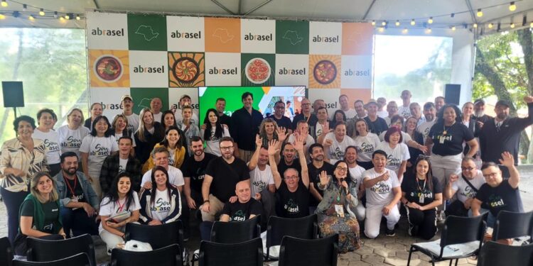 Abrasel Brilha na Fispal Food Service 2025: Uma Missão de Sucesso e Conexões Valiosas