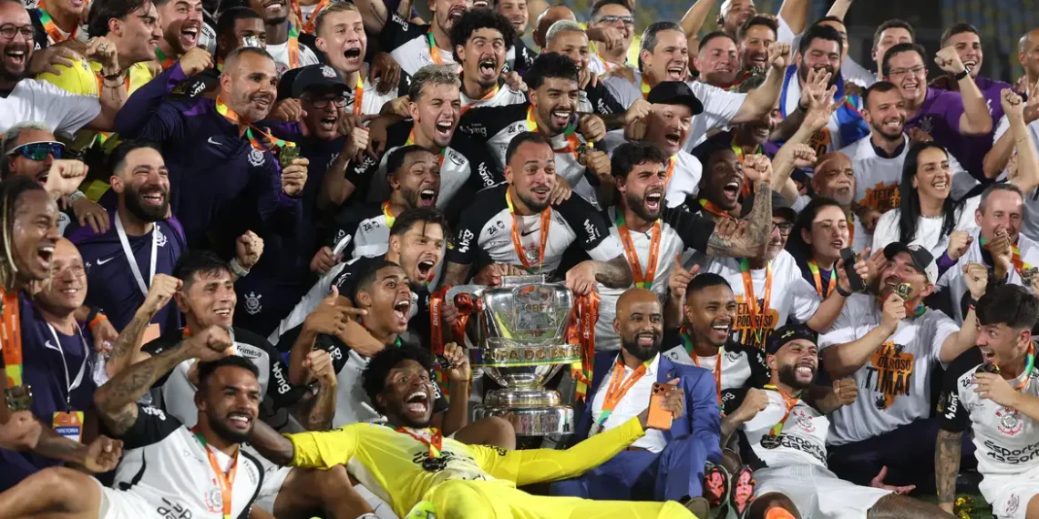 O Trunfo do Timão: Corinthians Conquista o Tetra no Maracanã e Carimba Passaporte para a Libertadores