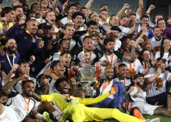 O Trunfo do Timão: Corinthians Conquista o Tetra no Maracanã e Carimba Passaporte para a Libertadores