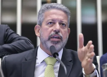 Sombra no Orçamento: Relatório da PF Cita Arthur Lira em Esquema de Emendas Milionárias