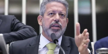 Sombra no Orçamento: Relatório da PF Cita Arthur Lira em Esquema de Emendas Milionárias