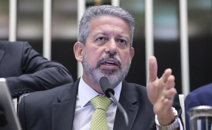 Sombra no Orçamento: Relatório da PF Cita Arthur Lira em Esquema de Emendas Milionárias