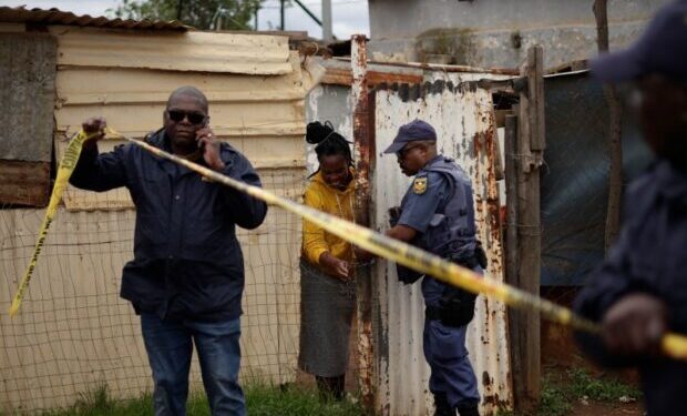 Massacre na Taberna: Doze Homens Armados Espalham Terror e Morte na África do Sul