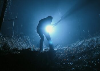 Esperança: A Luz Estratégica que Ilumina o Caminho em Meio à Escuridão