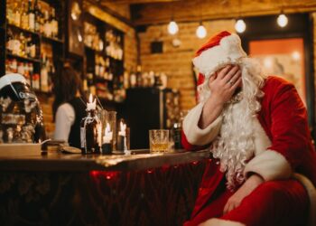 Presente de Grego: Papai Noel Troca o Saco de Brinquedos por Algemas na Rodoviária!