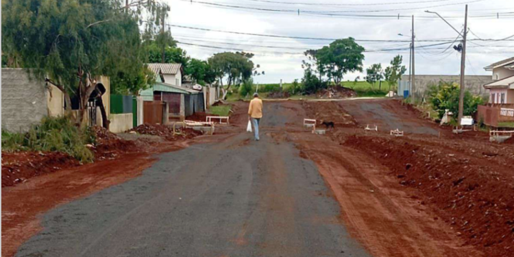 Asfalto Suspenso: Fraude em Qualificação Técnica Paralisa Obra de R$ 6,7 Milhões em Cantagalo