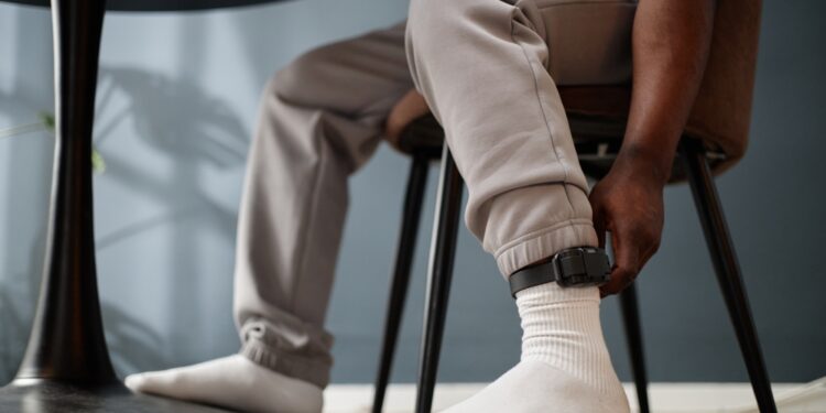 Monitorado Ameaça Morte em Bar: Homem com Tornozeleira Eletrônica Foge em Veículo Branco Deixando Rastro de Medo em Pitanga!