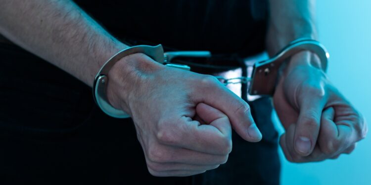 Fugitivo da Cadeia é Capturado em Patrulha: Homem de 41 Anos Tenta Vida de Liberdade e Acaba Voltando para Trás das Grades!