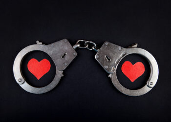 Casal Apaixonado por Filé Mignon Tenta Levar Carne Grátis: Seguranças Descobrem Roubo no Estacionamento de Prudentópolis!