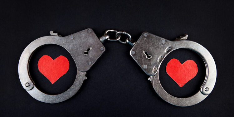 Casal Apaixonado por Filé Mignon Tenta Levar Carne Grátis: Seguranças Descobrem Roubo no Estacionamento de Prudentópolis!