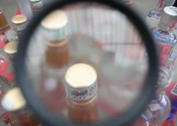 Veneno no Copo: O Rastro Letal do Metanol que Assombra o Estado de São Paulo