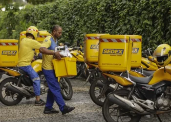 Correios à Beira do Abismo: Empréstimo Bilionário Tenta Estancar Sangria de Má Gestão e Corrupção