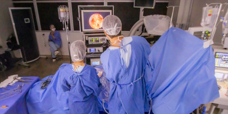 Revolução na Coluna: HU-UEPG Pioneira em Cirurgia Endoscópica pelo SUS, Sem Dor e com Recuperação Rápida