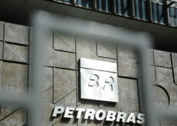 Combustível da Discórdia: Petrobras e Sindicatos em Reunião Decisiva para Estancar a Greve Nacional