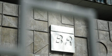 Combustível da Discórdia: Petrobras e Sindicatos em Reunião Decisiva para Estancar a Greve Nacional