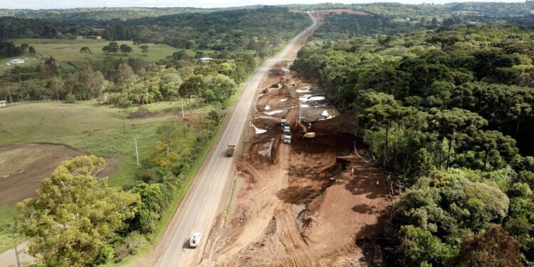 Explosão Controlada na PRC-466: Detonação de Rochas Avança Duplicação Vital entre Turvo e Palmeirinha