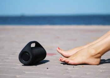 Silêncio à Beira-Mar: Florianópolis Impõe Multas e Apreensão para Coibir Abusos Sonoros nas Praias