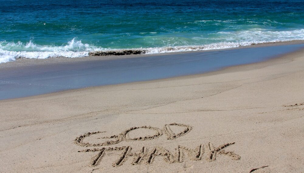 O Poder Transformador da Gratidão: O Segredo Bíblico para uma Vida Plena e Feliz