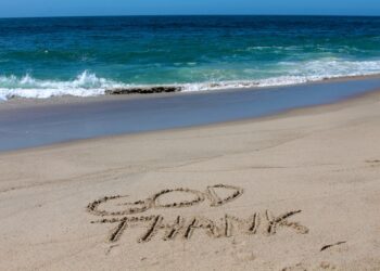 O Poder Transformador da Gratidão: O Segredo Bíblico para uma Vida Plena e Feliz