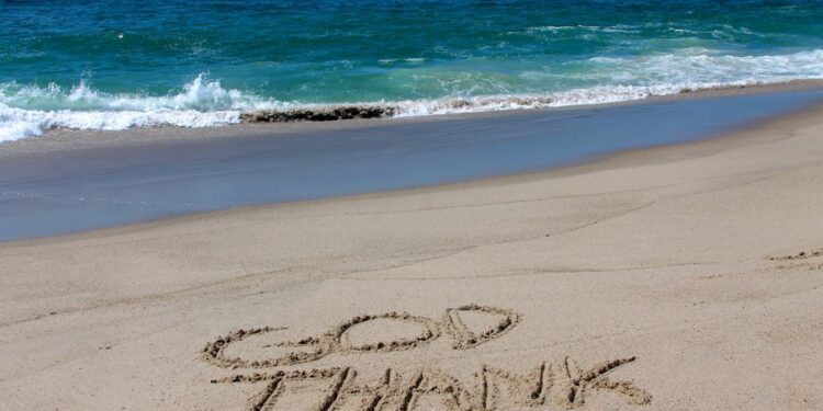 O Poder Transformador da Gratidão: O Segredo Bíblico para uma Vida Plena e Feliz