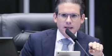 “O voo do sigilo: Câmara esconde a lista de quem viajou com Motta no jatinho da FAB”