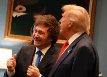 “Milei troca Davos por Gaza: o anão diplomático assina a paz que Lula não quis”