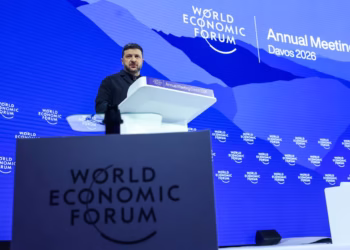 Xadrez em Davos: Trump e Zelensky desenham o fim da guerra sob a sombra da Groenlândia