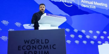Xadrez em Davos: Trump e Zelensky desenham o fim da guerra sob a sombra da Groenlândia