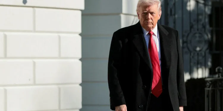 “Ajuda a caminho” e “tomem as instituições”: Trump endurece discurso e suspende diálogo com Teerã.