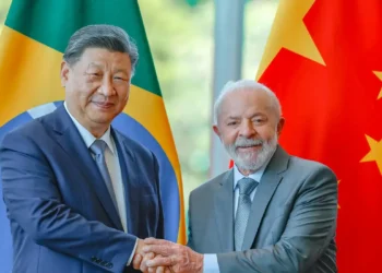 O Dragão e o Barba: Xi Jinping estende o tapete vermelho enquanto o Tio Sam chuta o balde na Venezuela