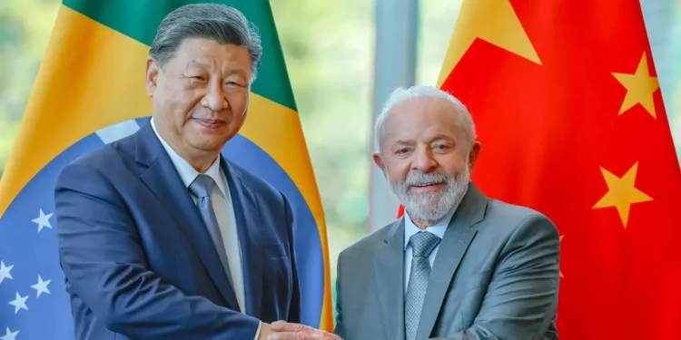 O Dragão e o Barba: Xi Jinping estende o tapete vermelho enquanto o Tio Sam chuta o balde na Venezuela