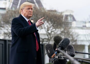 Teerã no “alvo” de Washington: Trump avalia opções militares e eleva tensão global