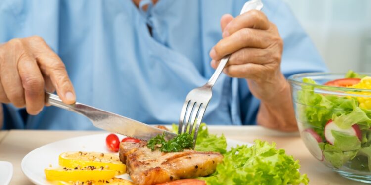 Nova pirâmide alimentar volta aos EUA e acende disputa: ciência, política e prato do dia