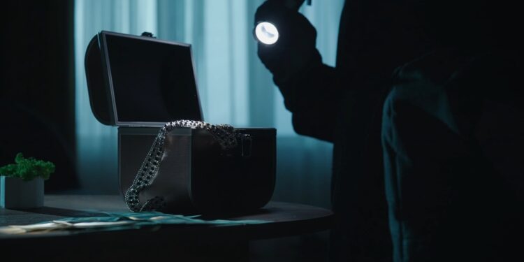 Entrou, Saiu e Sumiu: Manhã Começa com Alerta de Casa Violada em Guarapuava