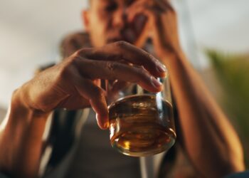 “Bebeu, Ameaçou, Sumiu”: No São Cristóvão, Família Vira Refém do Álcool