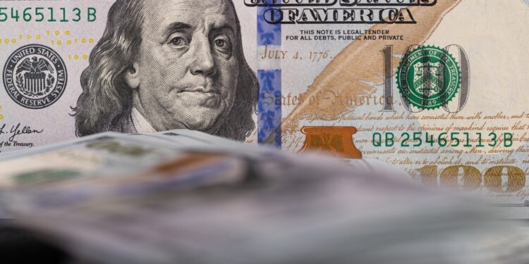 Dólar fecha quase estável em R$ 5,3892 e mercado evita apostas antes de payroll e IPCA