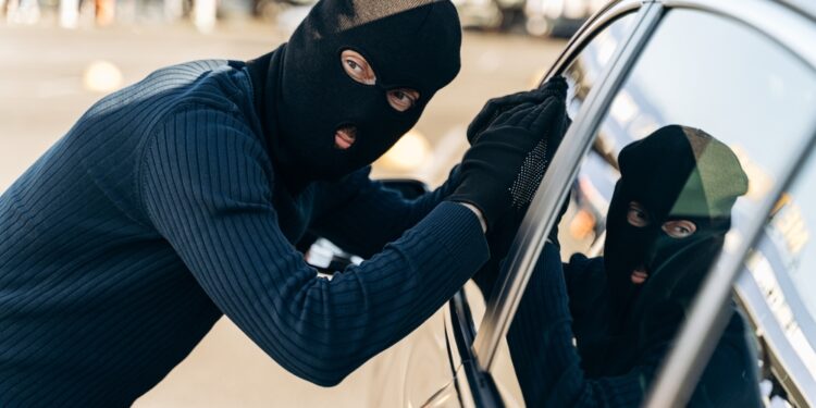 Palio Vermelho Desaparece em Madrugada Silenciosa: Ladrão Especializado Rouba Carro Sem Deixar Pistas em Guarapuava!