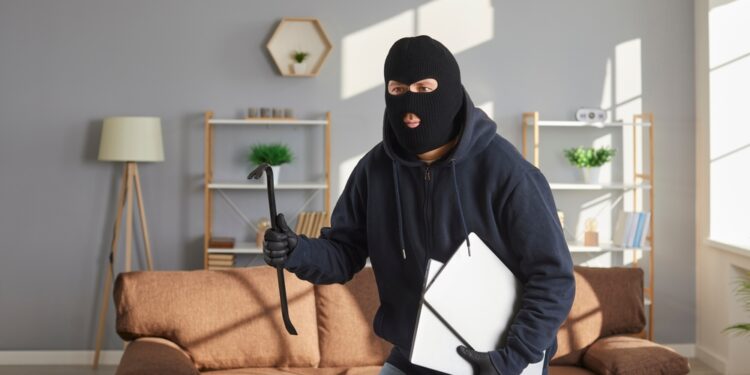 Mulher Recupera Notebook Sozinha e Fecha a Boca: Polícia Fica de Mãos Atadas em Guarapuava!