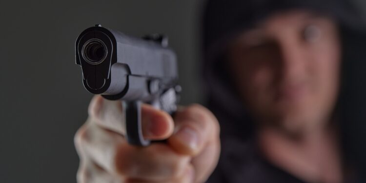 Saveiro na Calçada, Pistola na Pergunta: “Cadê o Sobrinho?” Vira Alerta no Morro Alto