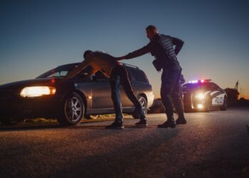 “Cocaína na Porta, Nervoso no Volante”: Abordagem na Vila Bela Termina em Apreensão