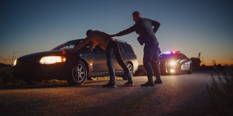 “Cocaína na Porta, Nervoso no Volante”: Abordagem na Vila Bela Termina em Apreensão